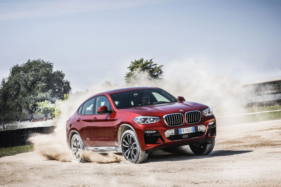 1609440-17 Nuova BMW X4_Dinamiche.jpg