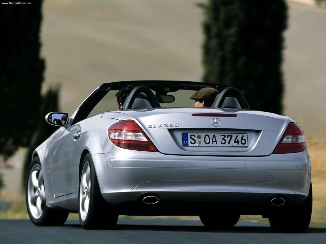 1593940-Mercedes-Benz-SLK350 2.jpg