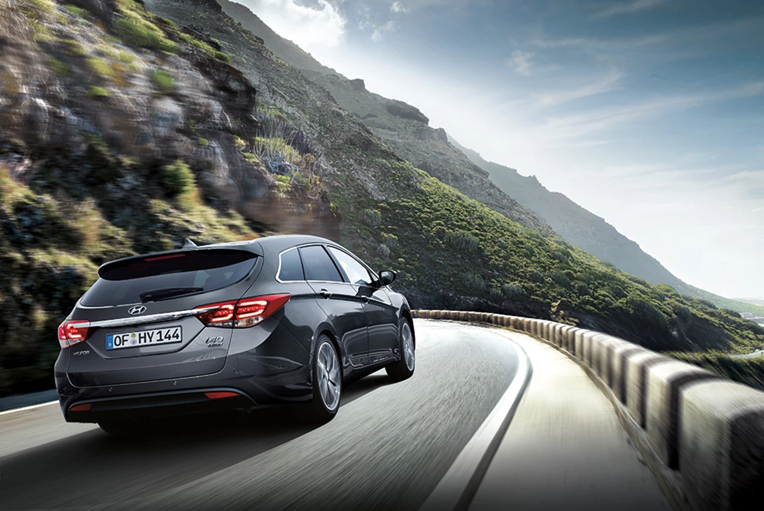 1604601-Hyundai i40 (2).jpg