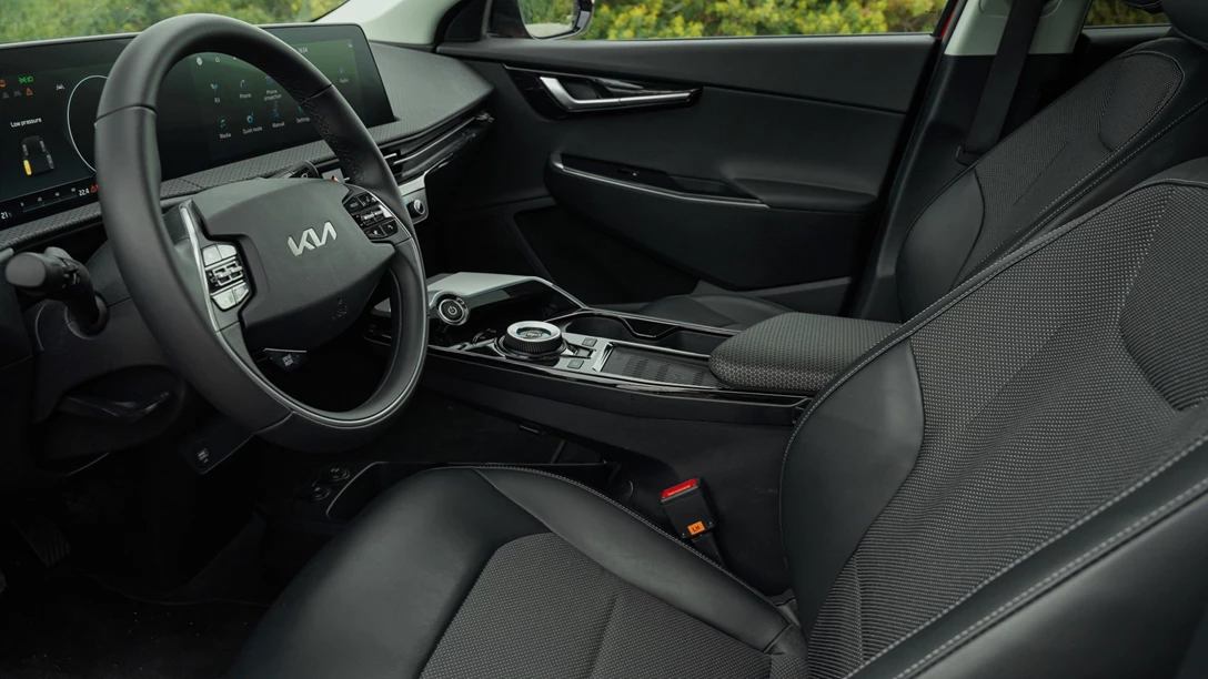 1681708-Hyundai IONIQ 5 vs Skoda Enyaq vs KIA EV6 vs TOYOTA BZ4X - 2023.00_31_40_22.Still100 copy.jpg