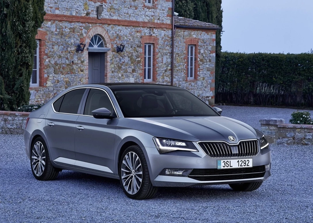 1636517-Skoda-Superb-2017-03.jpg
