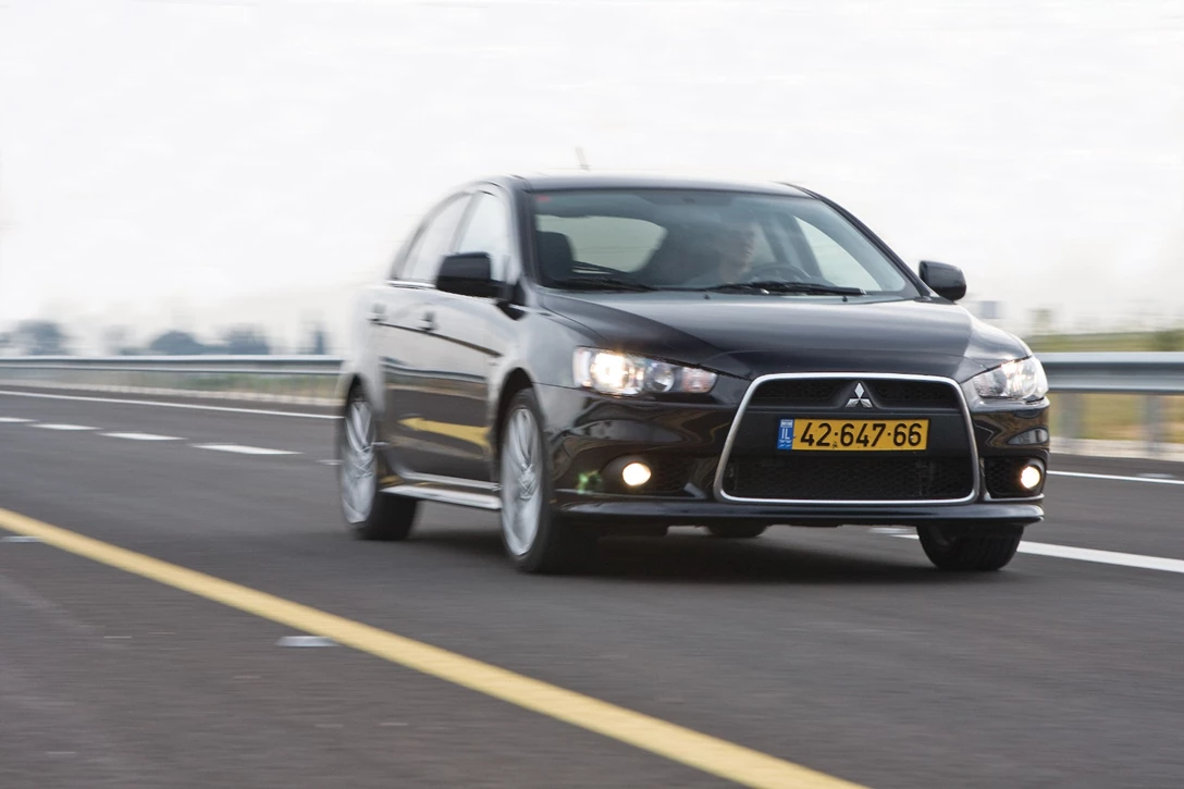 1666069-Mitsubishi Sportback Big 02.jpg