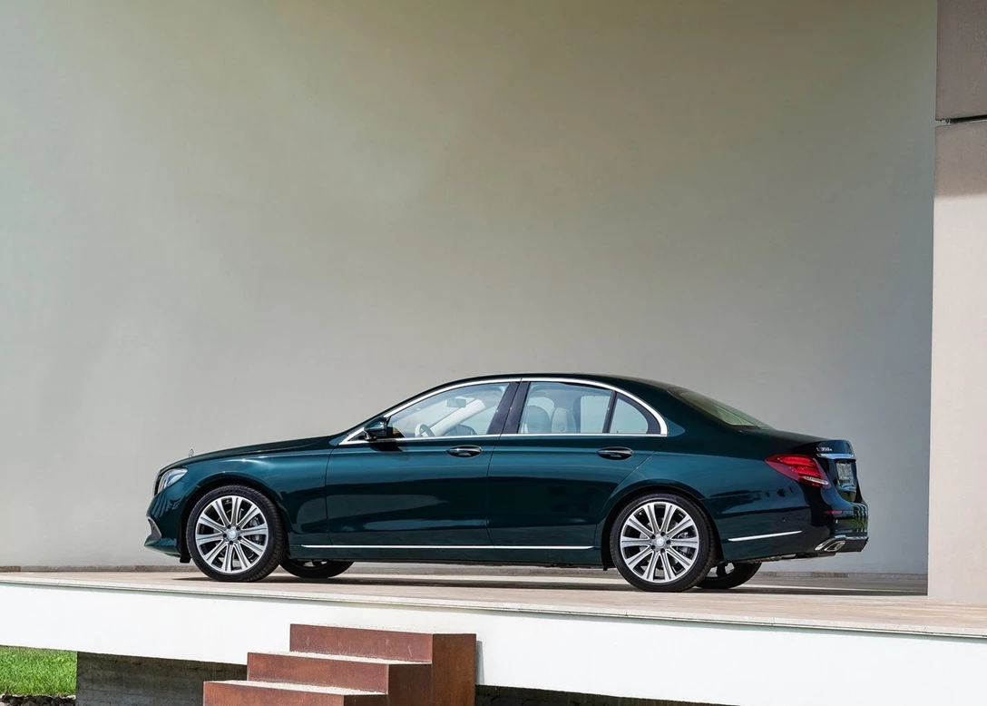 1647371-Mercedes-Benz-E-Class-2017-1280-1f.jpg