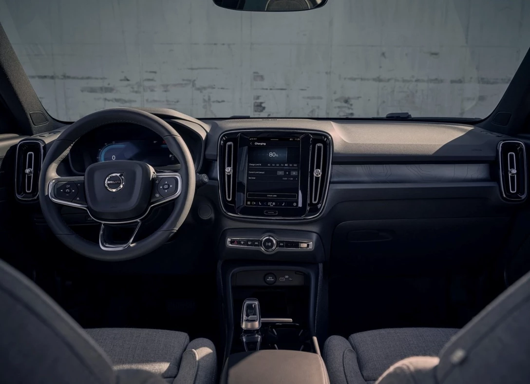 1674315-Volvo-XC40_Recharge-2023-04.jpg