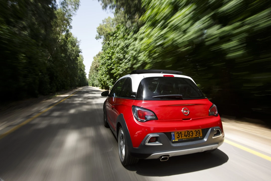 1600377-קטנות פתוחות 2018 - אופל אדם רוקס סיטרואן C1 פיאט 500 500C רנו טווינגו (9).jpg