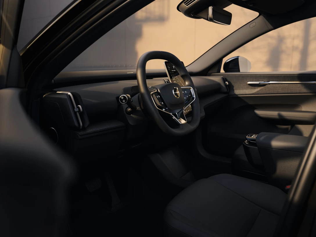 JPG Full-BL426_Interior_OverviewFront_ROW.jpg