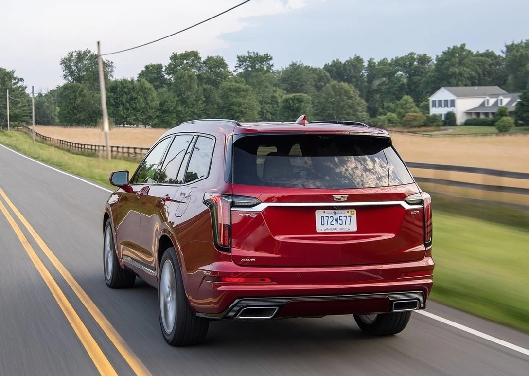 1677631-Cadillac-XT6-2023-03.jpg