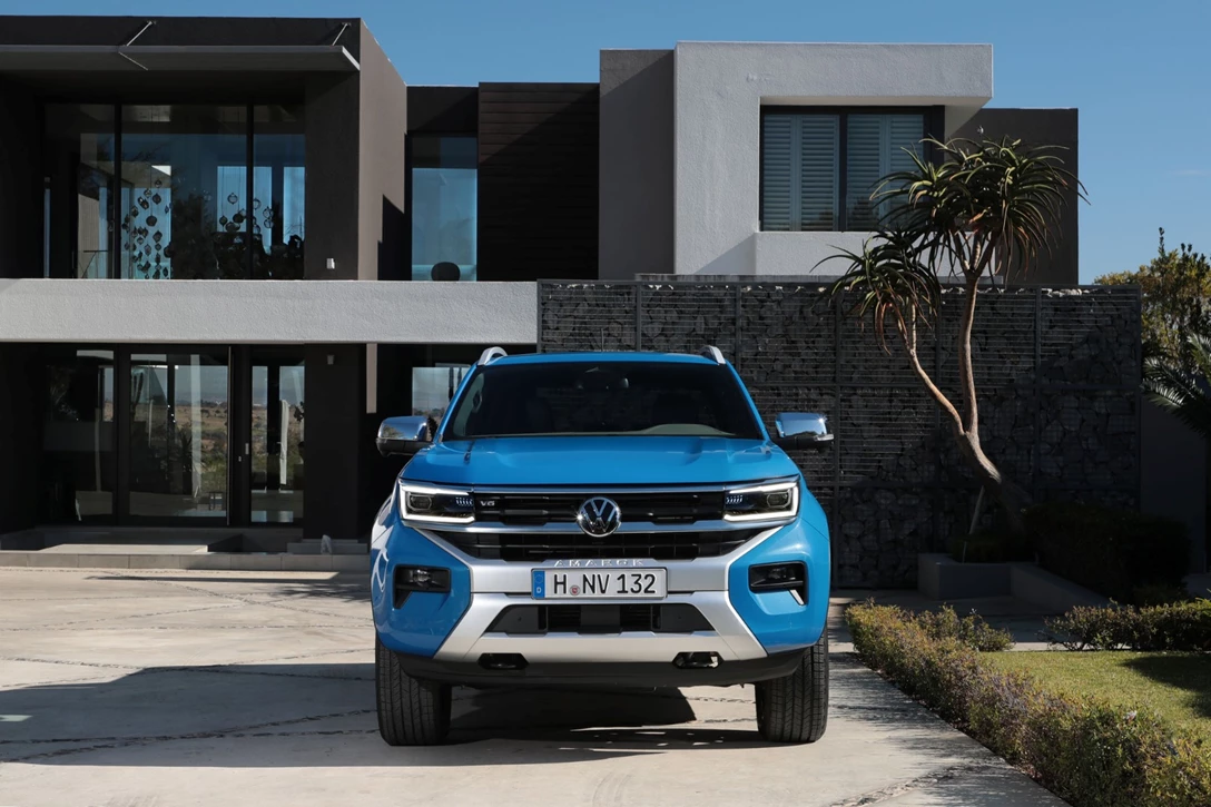 1663105-33708-VolkswagenCommercialVehiclesnewAmarok.jpg