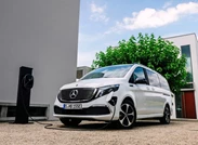1656102-Mercedes-Benz-EQV-2022-07.jpg