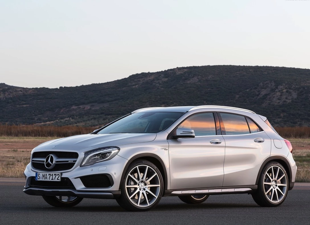 1648797-Mercedes-Benz-GLA-Class-2017-09.jpg