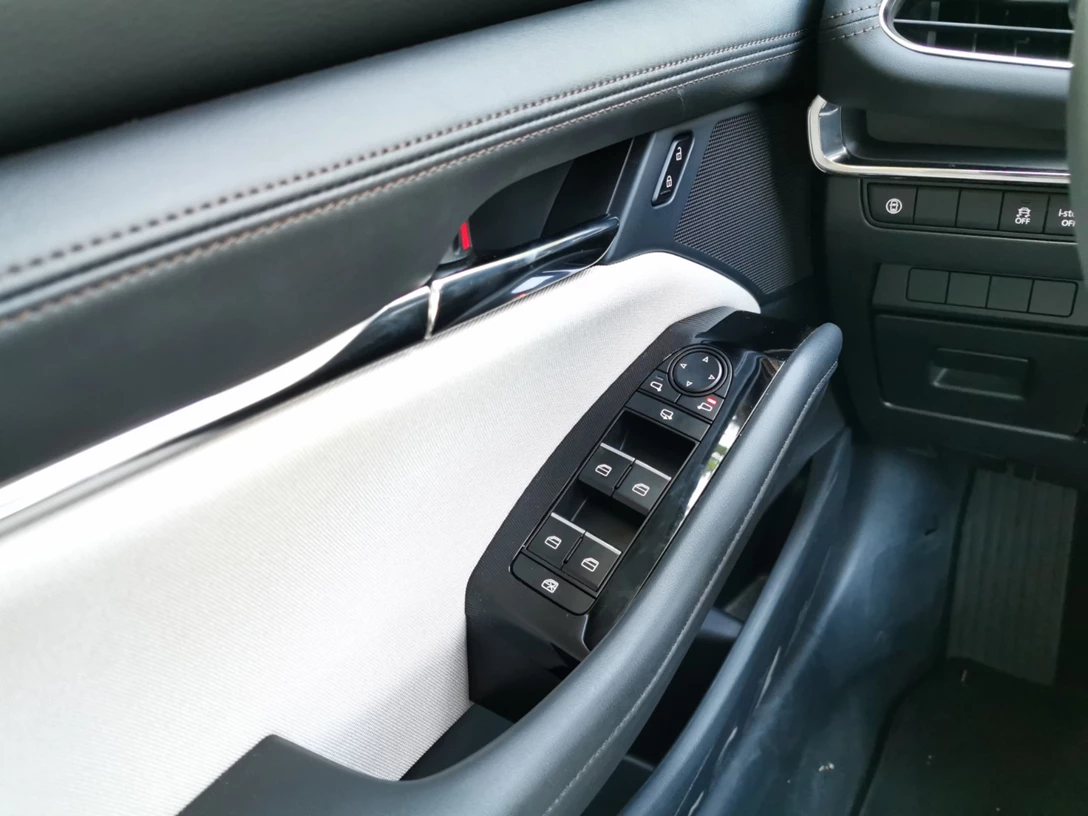 1622671-rotemi110919mazda3 (58).jpg