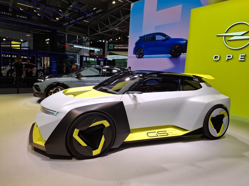 אופל קורסה קונספט GSE