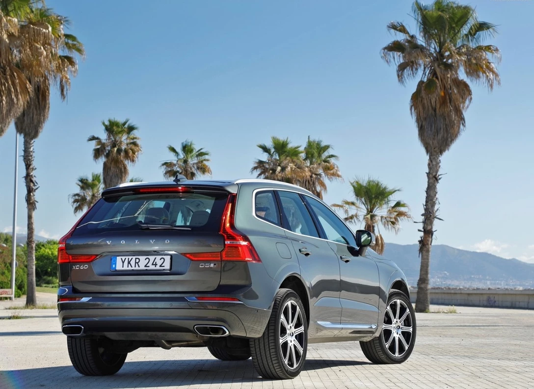 1650550-Volvo-XC60-2018-03.jpg