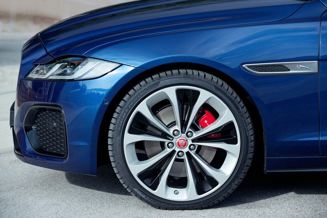 1635493-יגואר XF מתיחת פנים - 9.jpeg