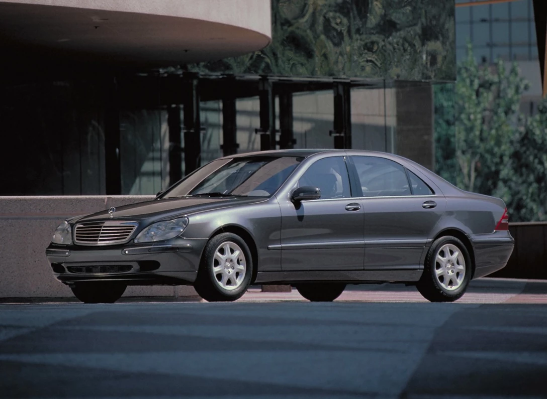 1605328-Mercedes-Benz-S-Class-1999-2004-02.jpg