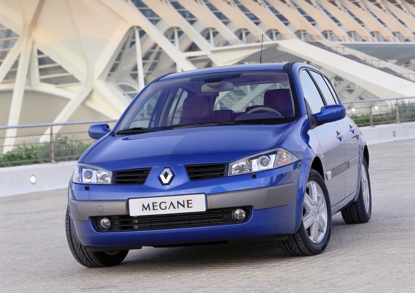 1600829-Renault-Megane.jpeg