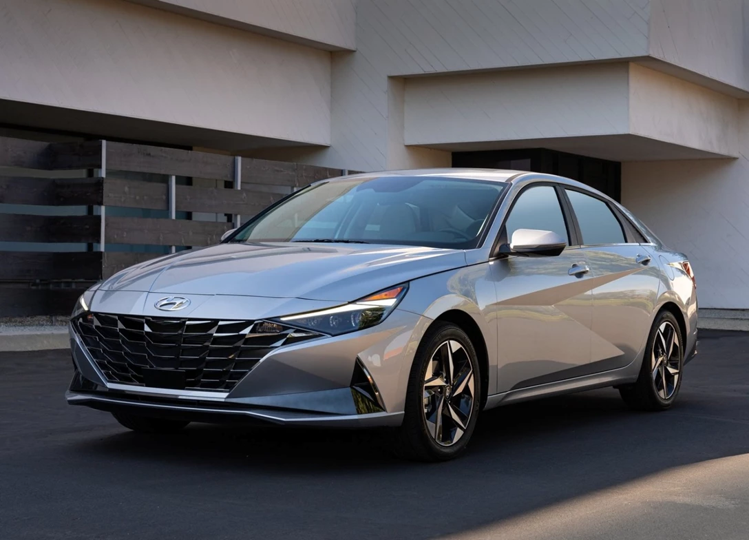 1692435-Hyundai-Elantra-Hybrid-2024-04.jpg