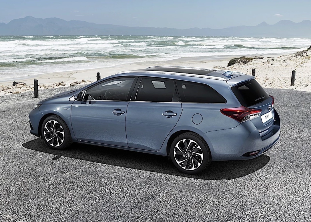 1647775-Toyota-Auris-2016-04.jpg