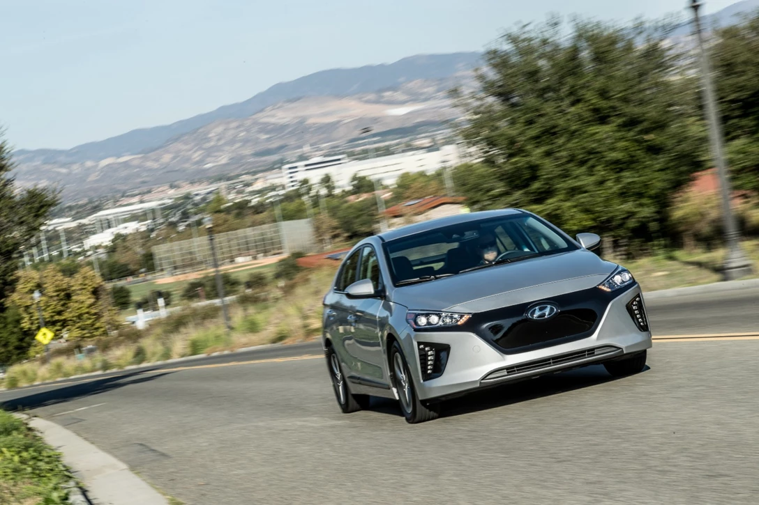 1609201-46556_2017_Ioniq_Electric_Vehicle_EV.jpg