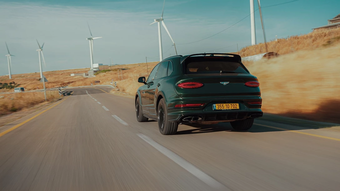 1661396-Bentley Bentayga S 2022.00_17_42_00.Still009 copy.jpg