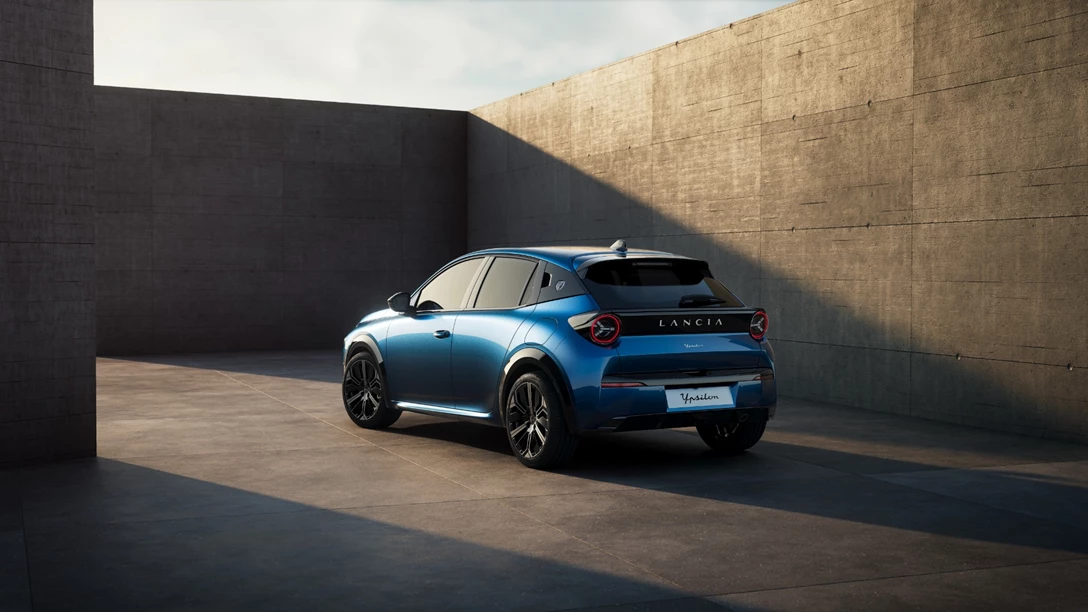 1694495-NewLANCIAYPSILONEDIZIONELIMITATACASSINAMHEV (4).jpg