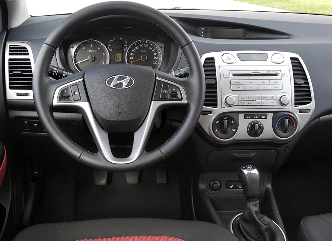 1651367-Hyundai-i20-2010-05.jpg