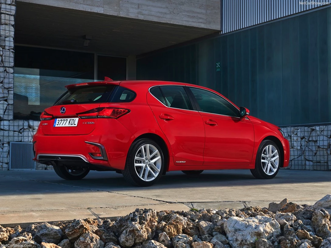 1591424-Lexus-CT_200h 3.jpg