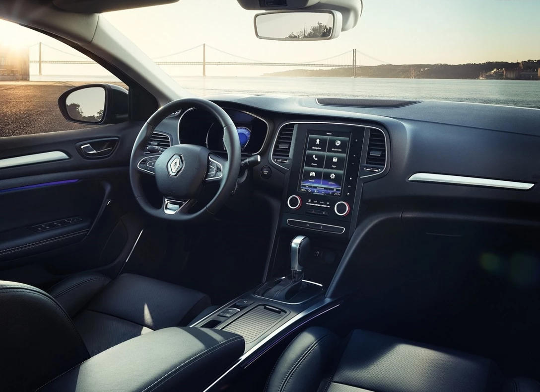 1645771-Renault-Megane_Sedan-2017-1600-38.jpg