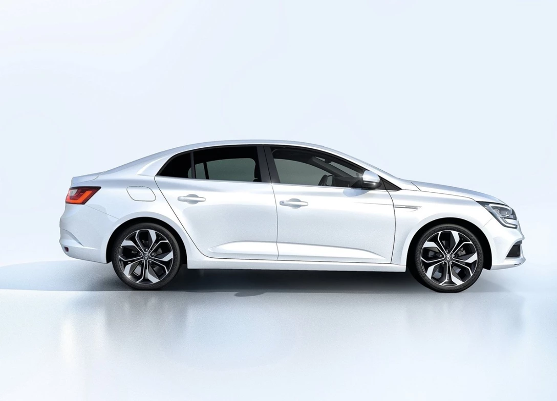 1645742-Renault-Megane_Sedan-2017-1600-32.jpg