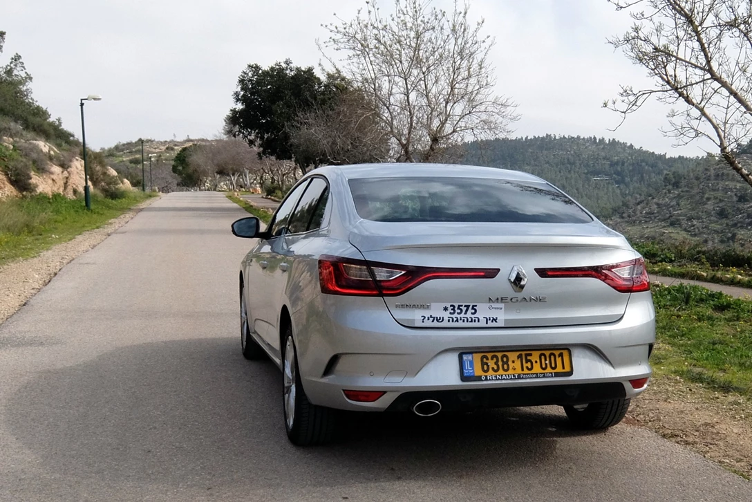 1611146-רנו מגאן גרנד קופה - מבחן דרכים (1.3 ל') (6).JPG
