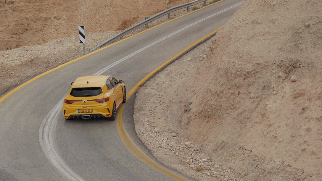 1696022-Renault Megane RS 2024.00_20_57_19.Still030-min.jpg