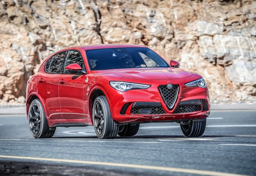 1592927-04-אלפא רומיאו סטלביו תלתן ירוק (3).jpg