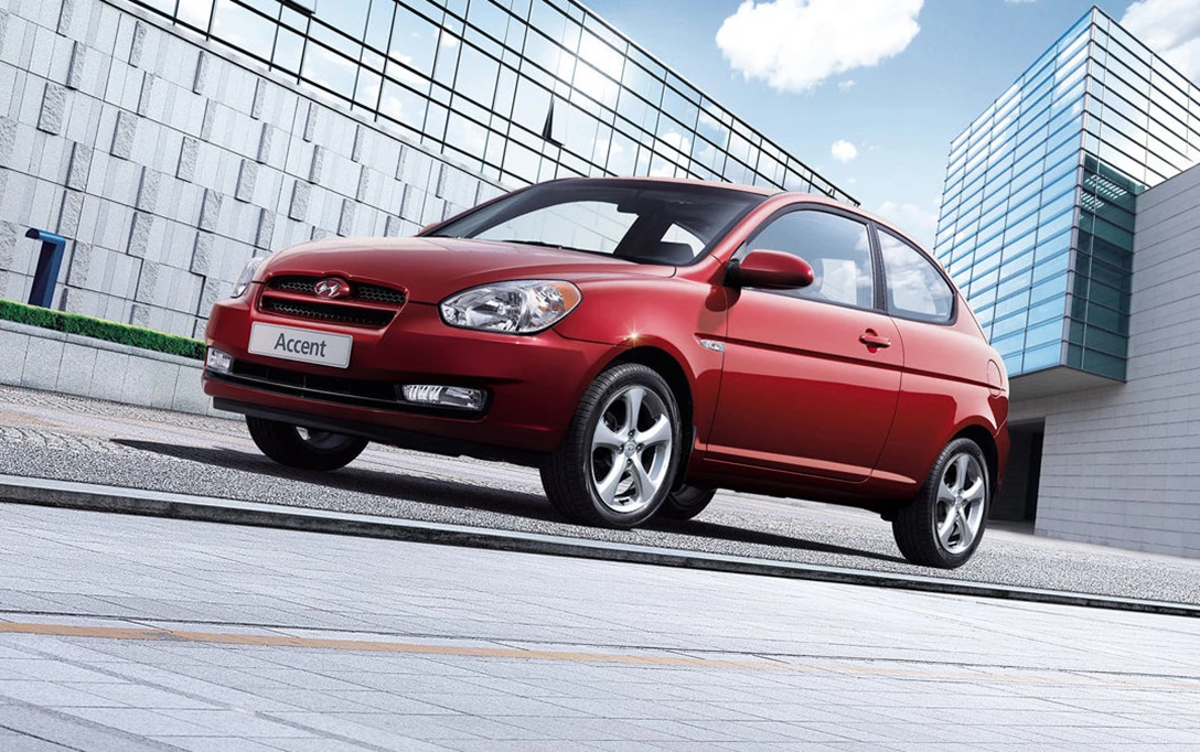 1696310-Hyundai-Accent-2010-1280-01.jpg