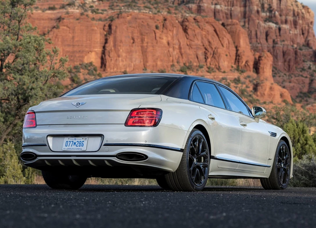 1710264-Bentley-Flying_Spur-2025 (3).jpg