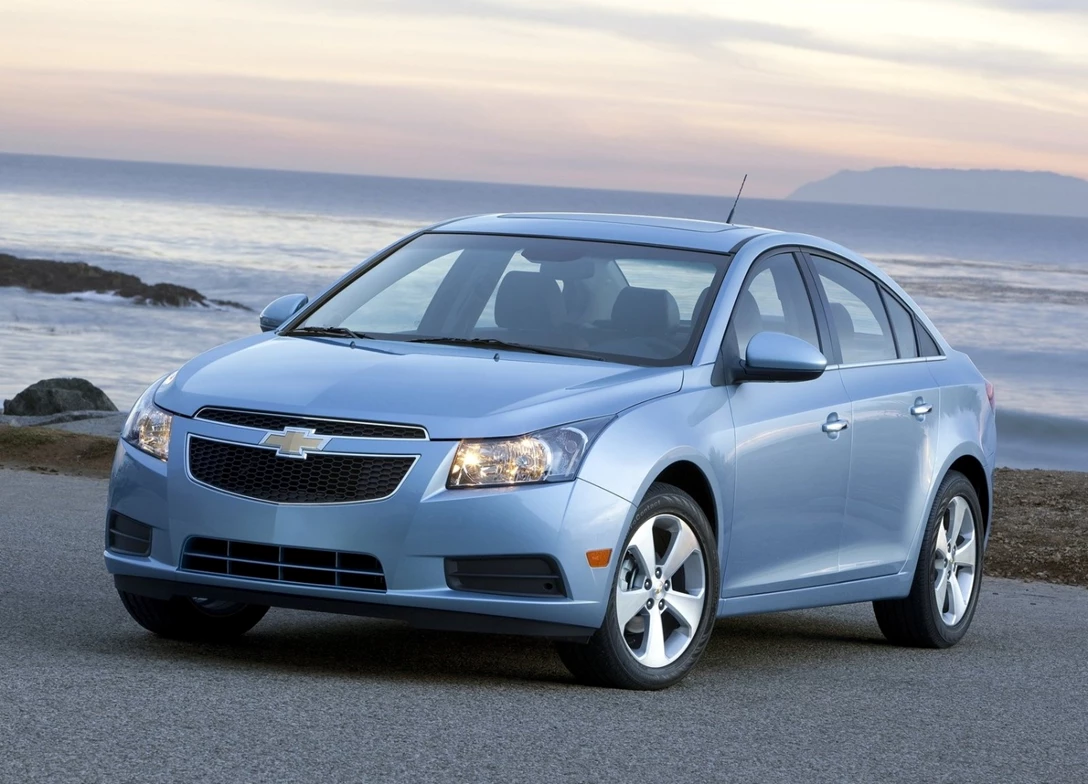 1689303-Chevrolet-Cruze-2012-04.jpg