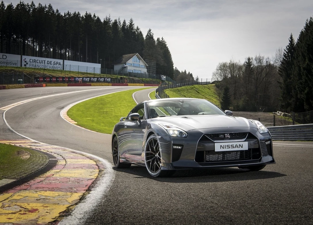 1670698-Nissan-GT-R-2021-01.jpg