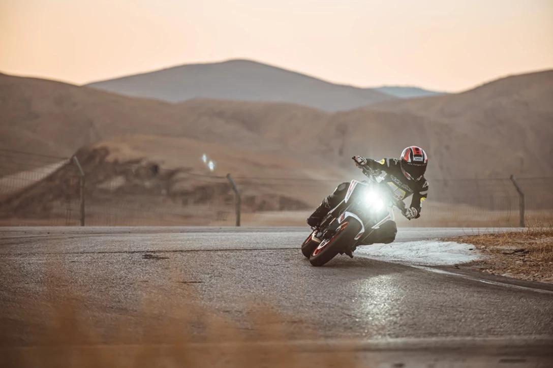 1634698-by benny doutsh (522).jpg