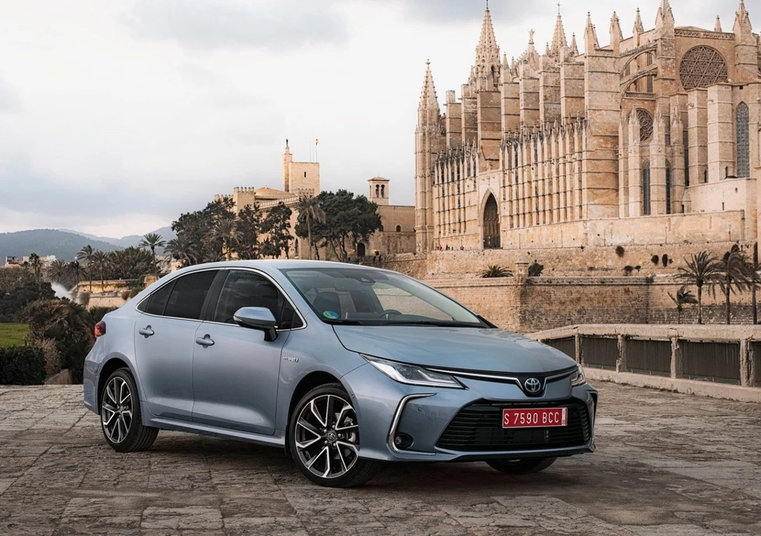 1635772-Toyota-Corolla_Sedan_EU-Version-2019-01.jpg