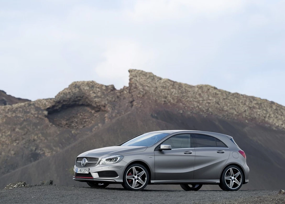 1647228-Mercedes-Benz-A-Class-2013-1280-21.jpg