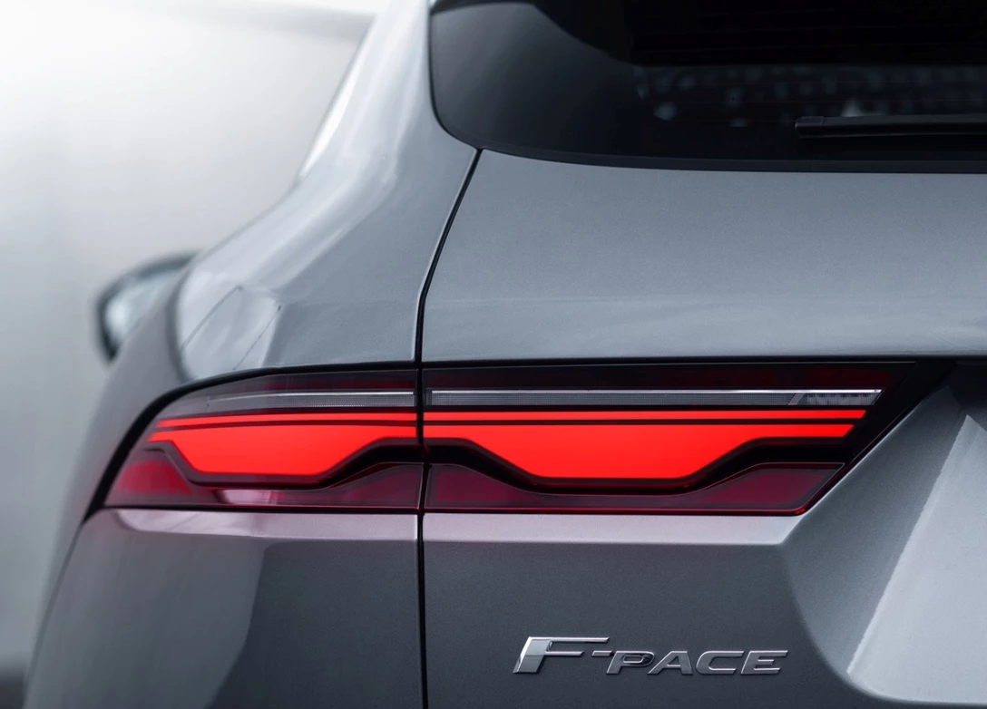 1681260-Jaguar-F-Pace-2023-13.jpg