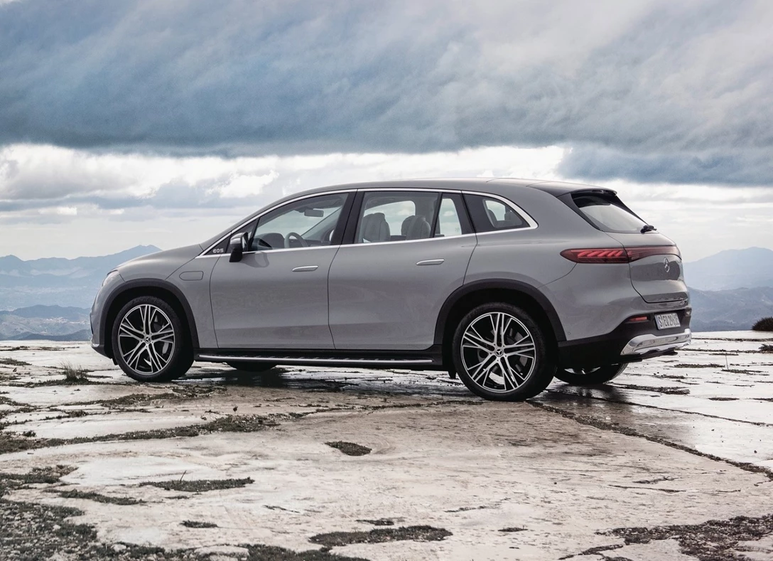 1664780-Mercedes-Benz-EQS_SUV-2022-03.jpg