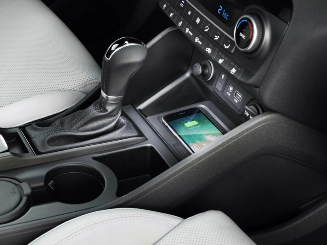 1596694-New Hyundai Tucson Wireless Charging.jpg