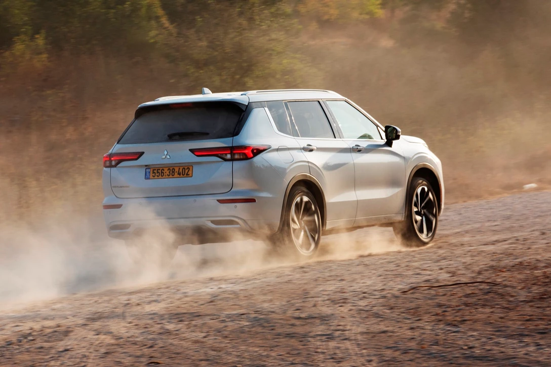 1654048-מיצובישי אאוטלנדר0J6A8993.jpg