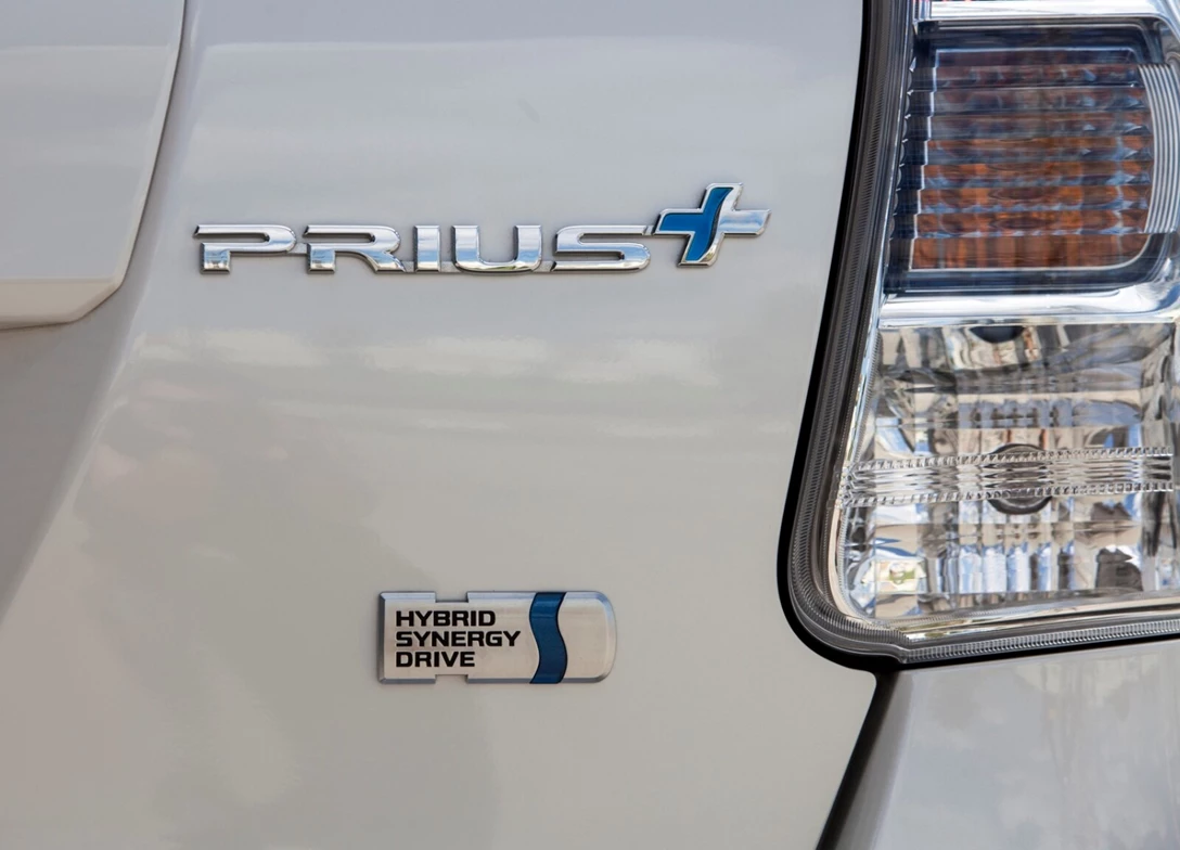 1657799-Toyota-Prius_Plus-2015-08.jpg