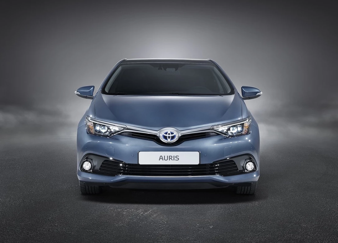 1647782-Toyota-Auris-2015-08.jpg