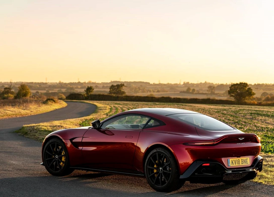 1700471-Aston_Martin-Vantage-2024-02.jpg