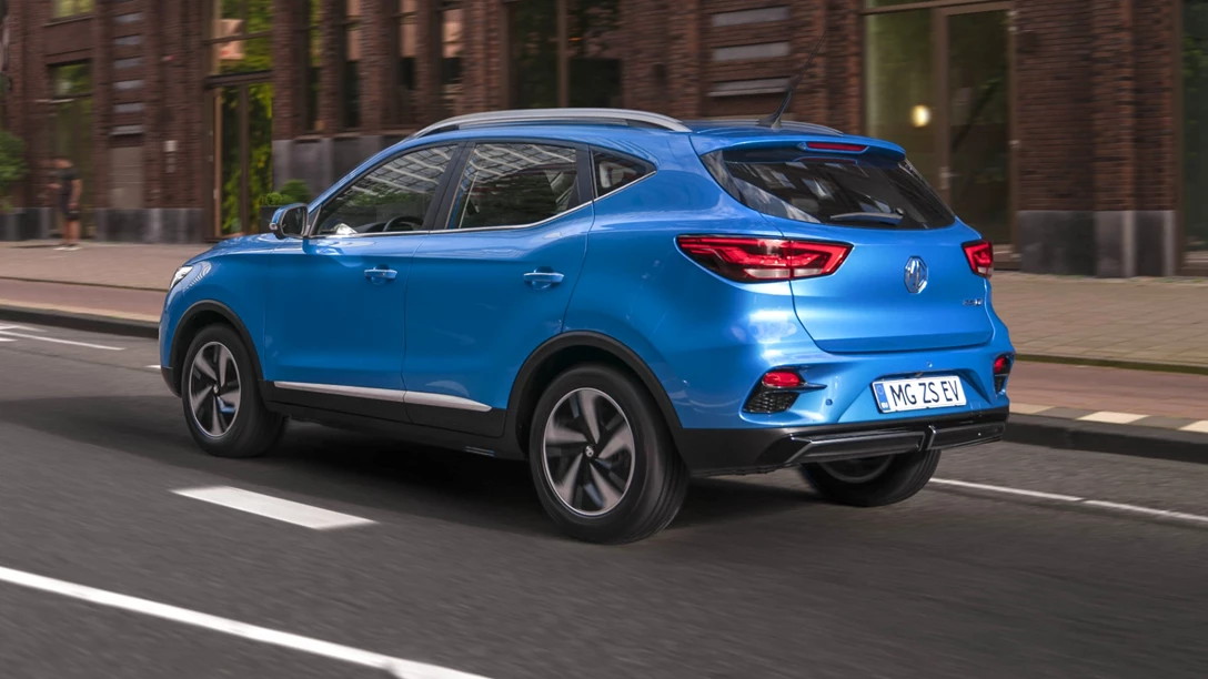 1684884-MG-ZS-EV-rear-dynamic-driving-02.jpg