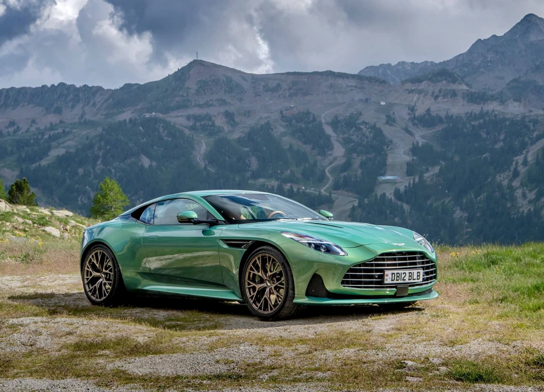 1709469-Aston_Martin-DB12-2025-02.jpg