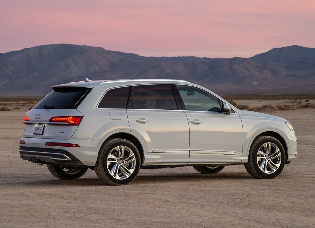 1645582-Audi-Q7-2021-03.jpg