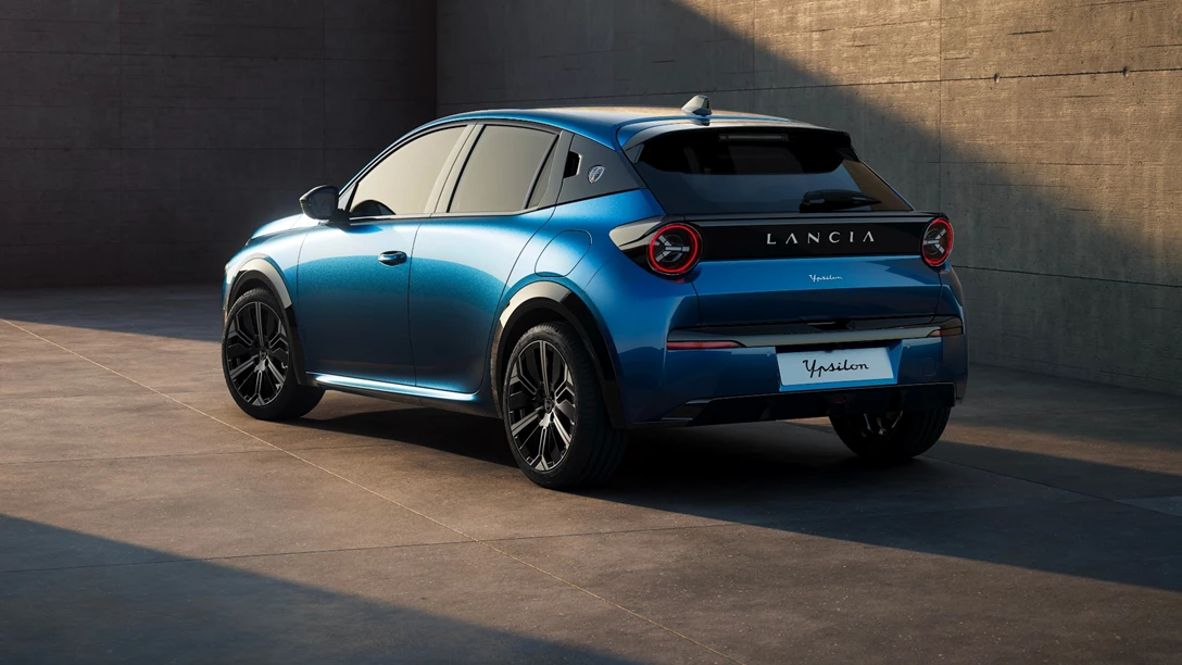 1693210-NewLANCIAYPSILONEDIZIONELIMITATACASSINA (6)-min.jpg